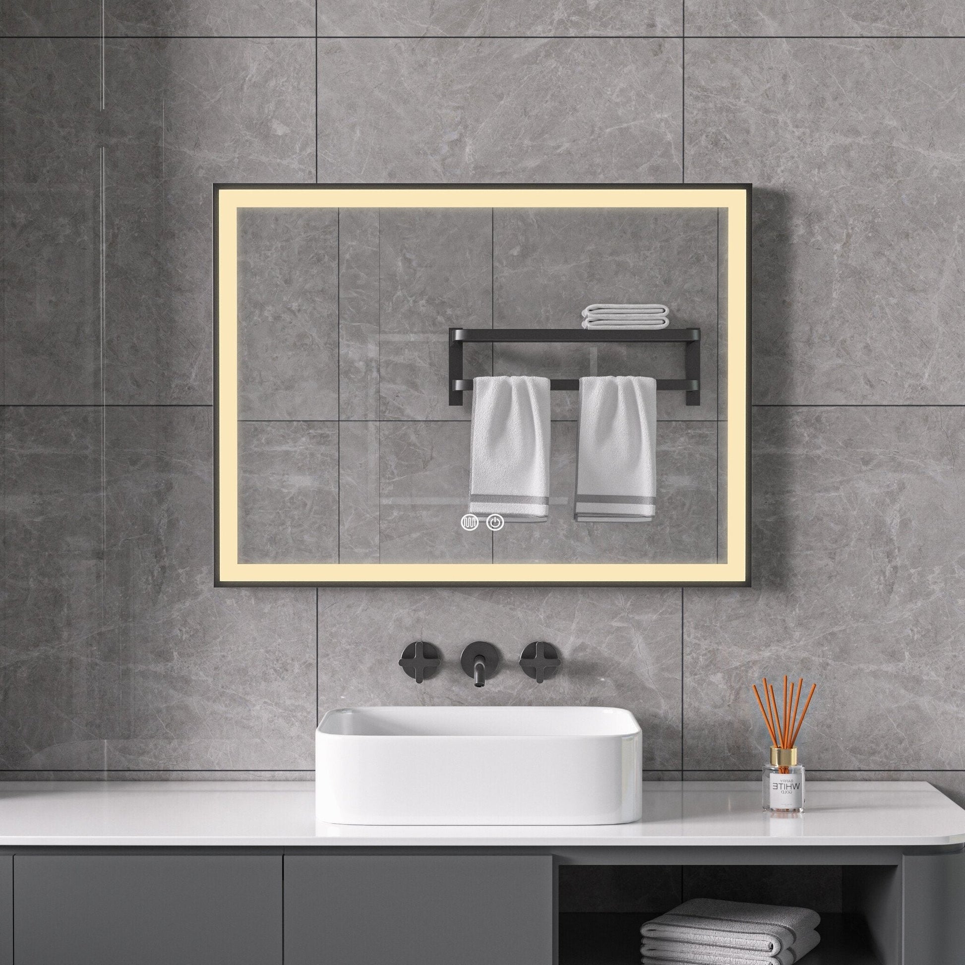 Espejo con marco negro, LED, antivaho 60 x 80 cm
